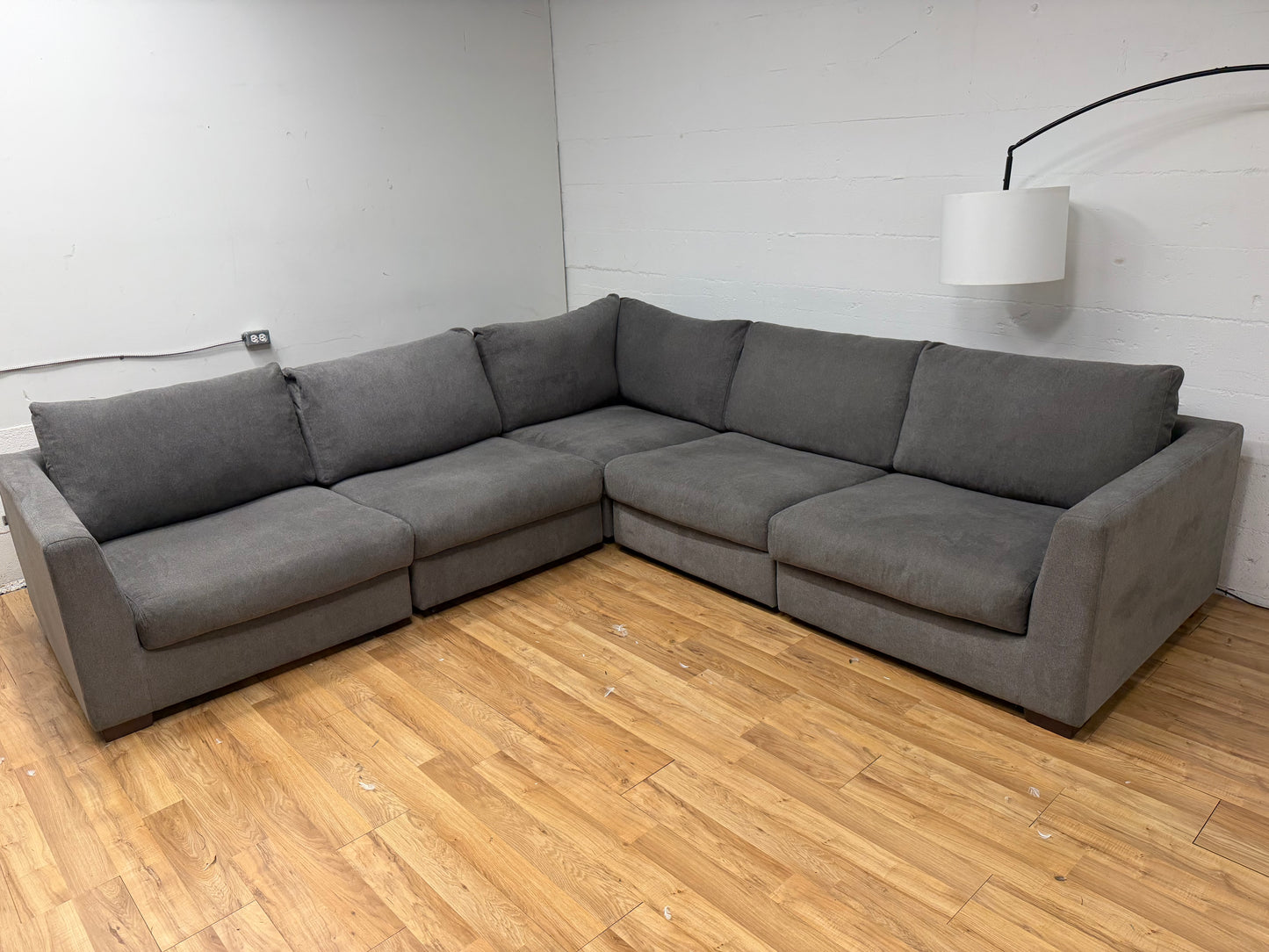 Q living Benji Arm to Arm Sectional
